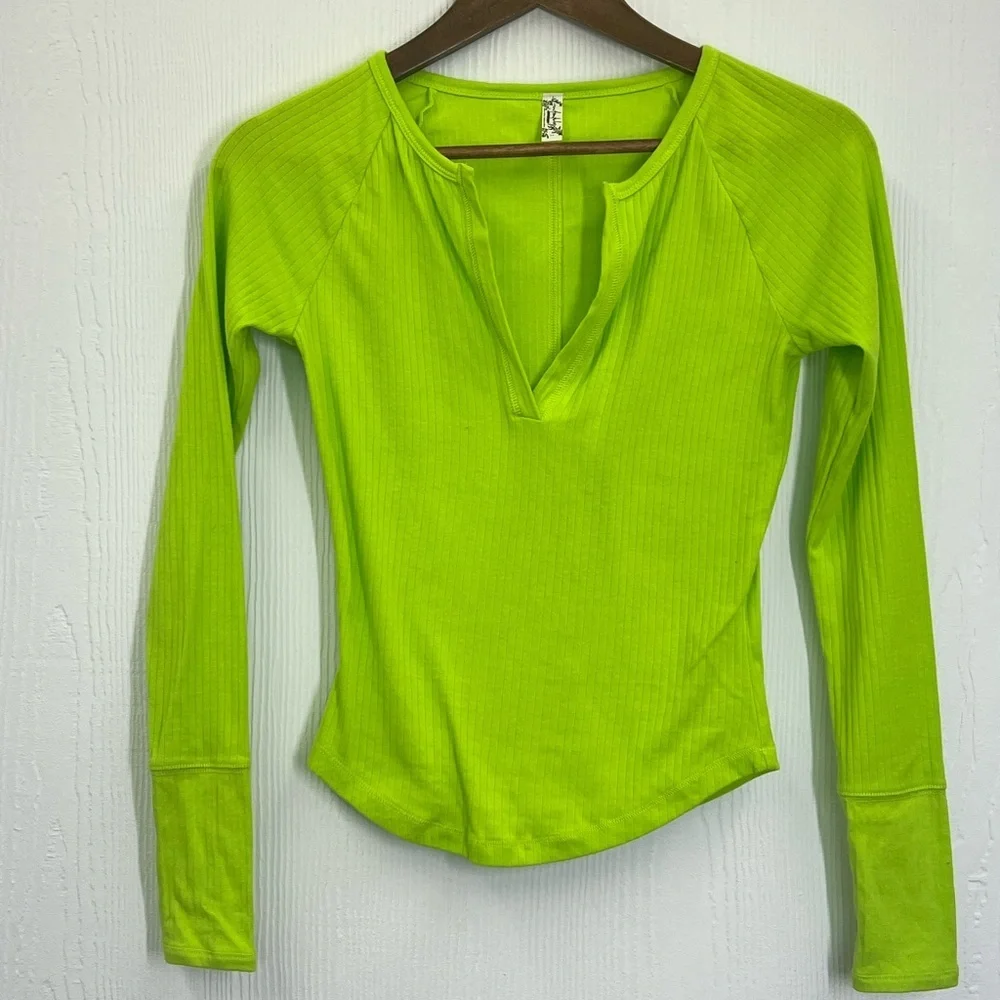 Free People - Neon Green Ribbed V Neck Long Sleeve Lightweight Top Size Small
